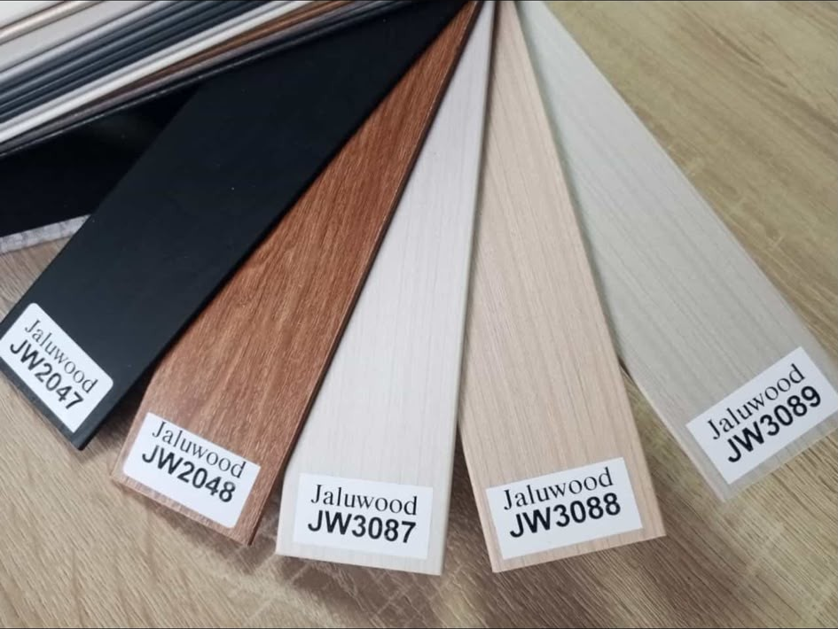 JW2047–JW3089 etiketli ahşap jaluzi kartelası